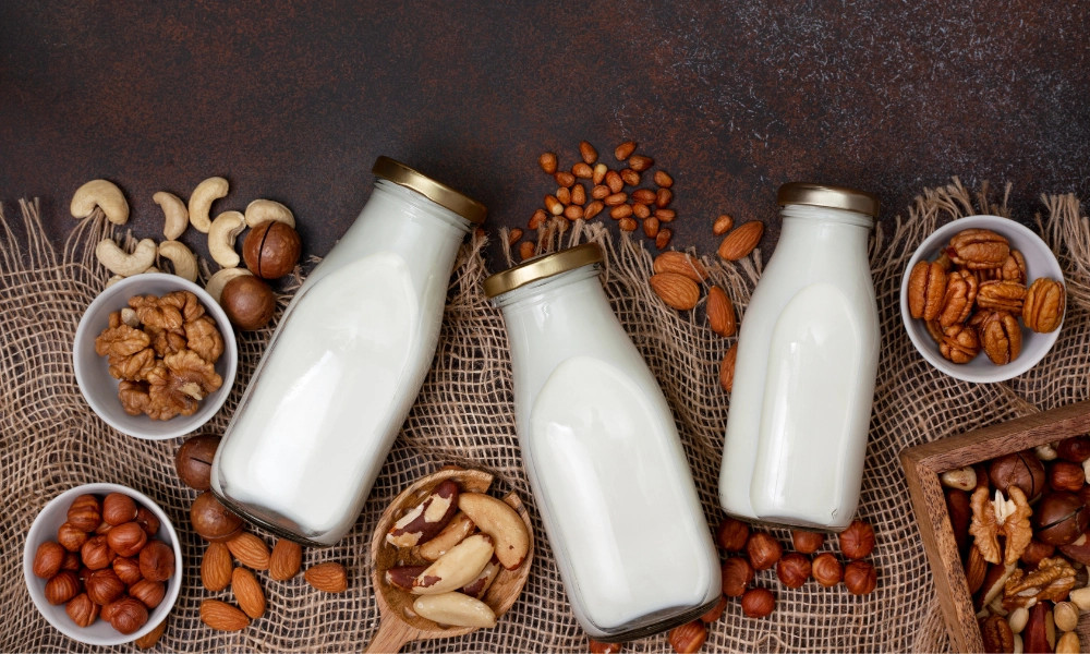 Alt text: Ly sữa hạt ngũ cốc thơm ngon bổ dưỡng