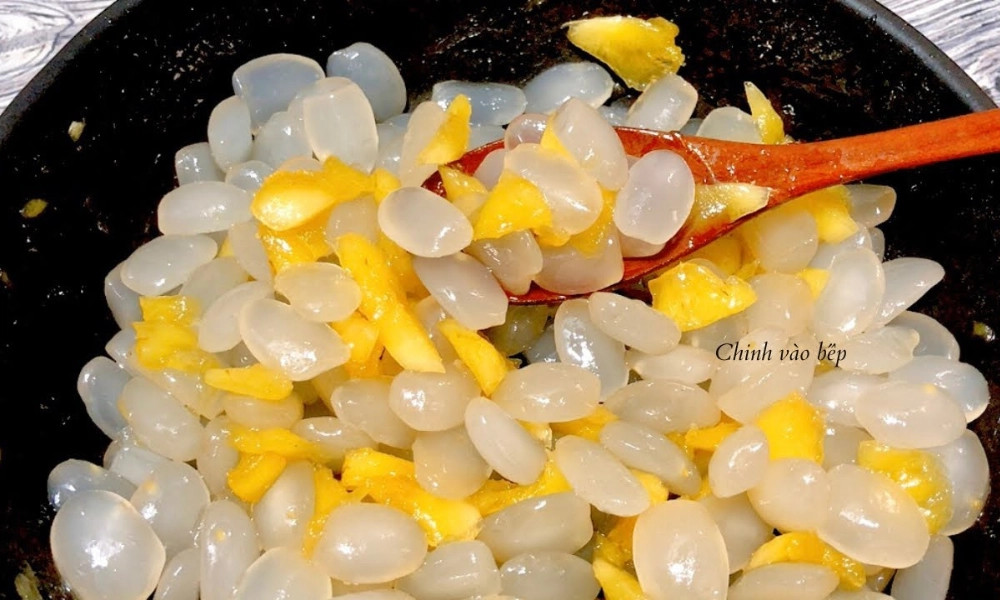 alt text: Ly trà lài đác thơm mát lạnh