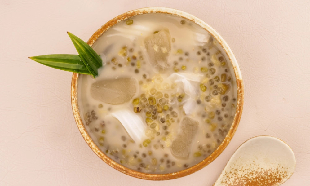 alt text: Sữa hạt điều dừa non đậu xanh