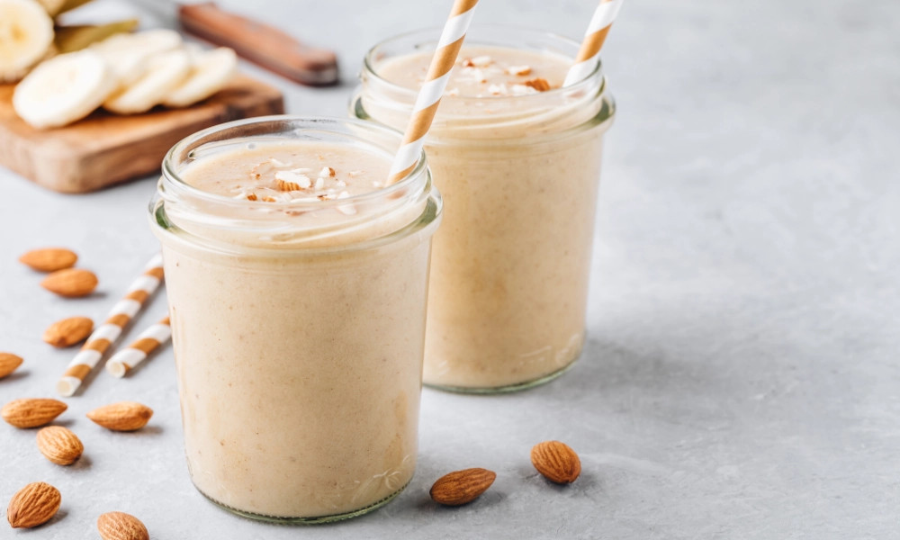 alt text: Sữa hạt hạnh nhân chuối yến mạch