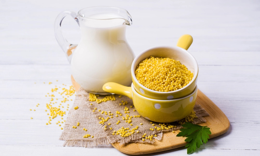 alt text: Sữa hạt kê vàng hạt sen