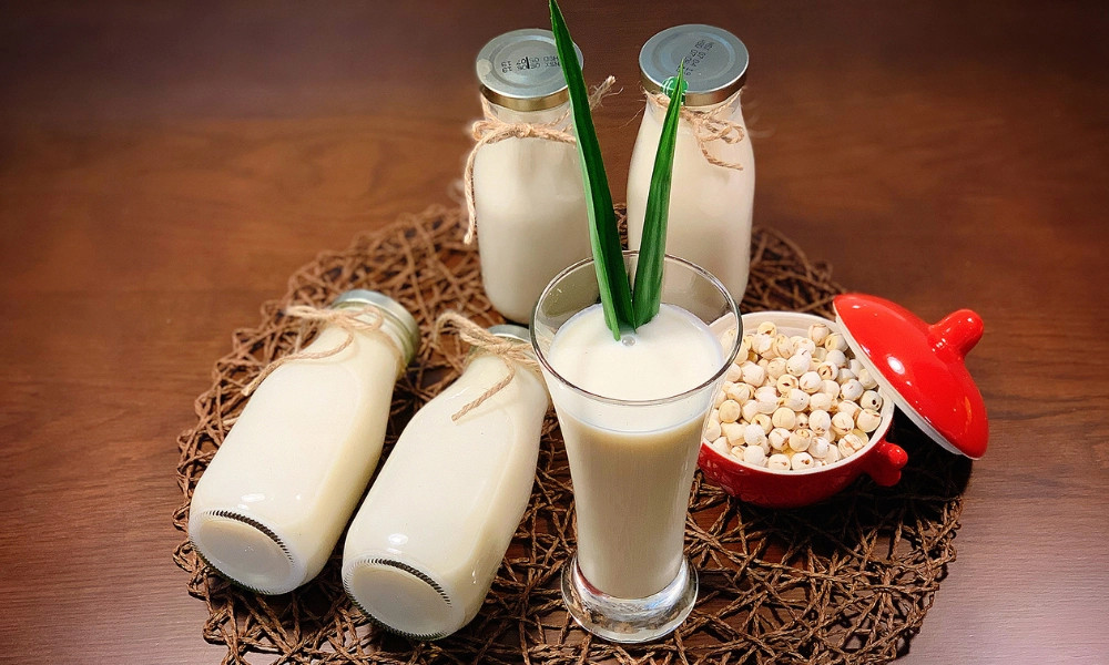 Alt text: Sữa hạt sen thơm ngon, bổ dưỡng