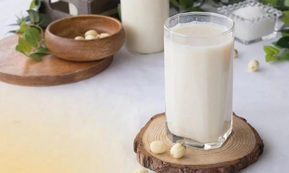 Alt text: Sữa hạt sen thốt nốt thơm ngon bổ dưỡng