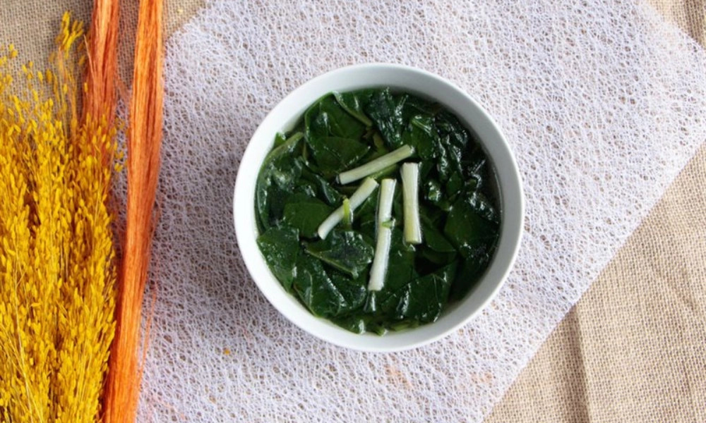 Canh bổ máu – Canh mồng tơi