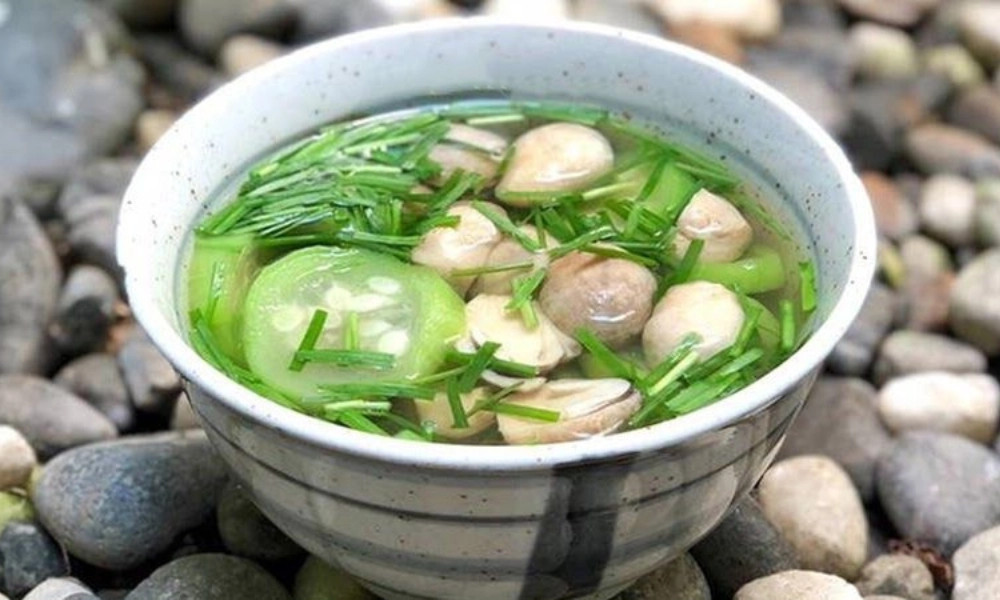 Canh bổ máu – Canh mướp nấu hẹ