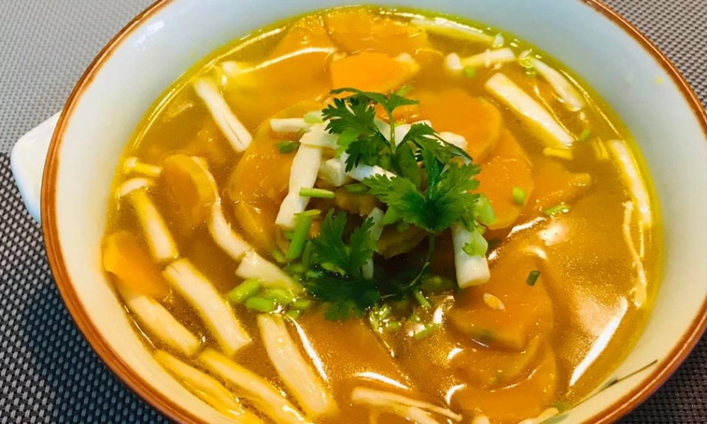 Canh bổ máu – Canh nấm hầm bí đỏ