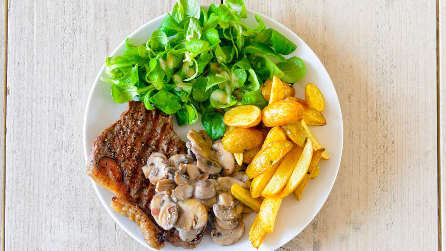 Đảm bảo đủ bữa ăn, không được bỏ bữa cung cấp đủ năng lượng cho cơ thể