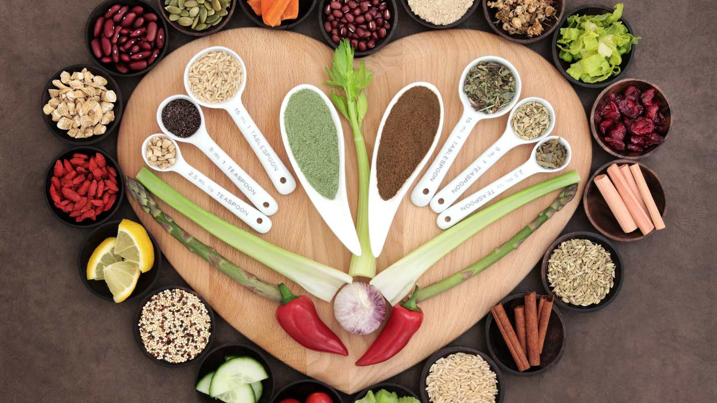 Hình ảnh minh họa việc bổ sung chất béo tốt cho cơ thể, hỗ trợ hấp thu canxi