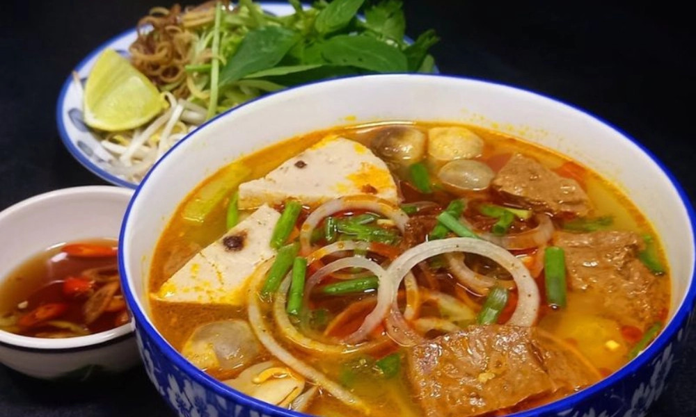 Món bún bò Huế chay