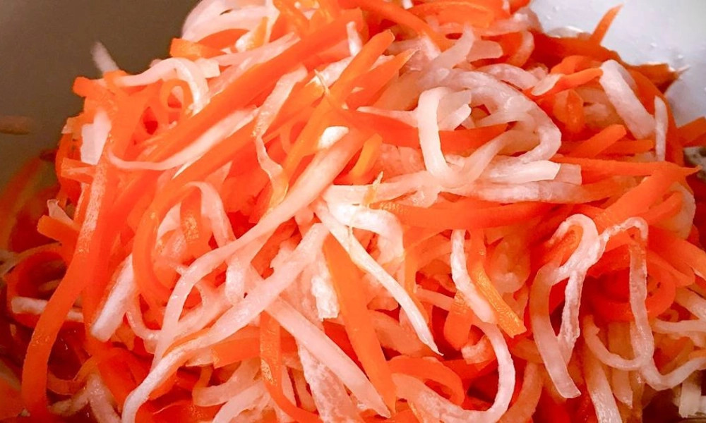 Món dưa chua cơm tấm chay