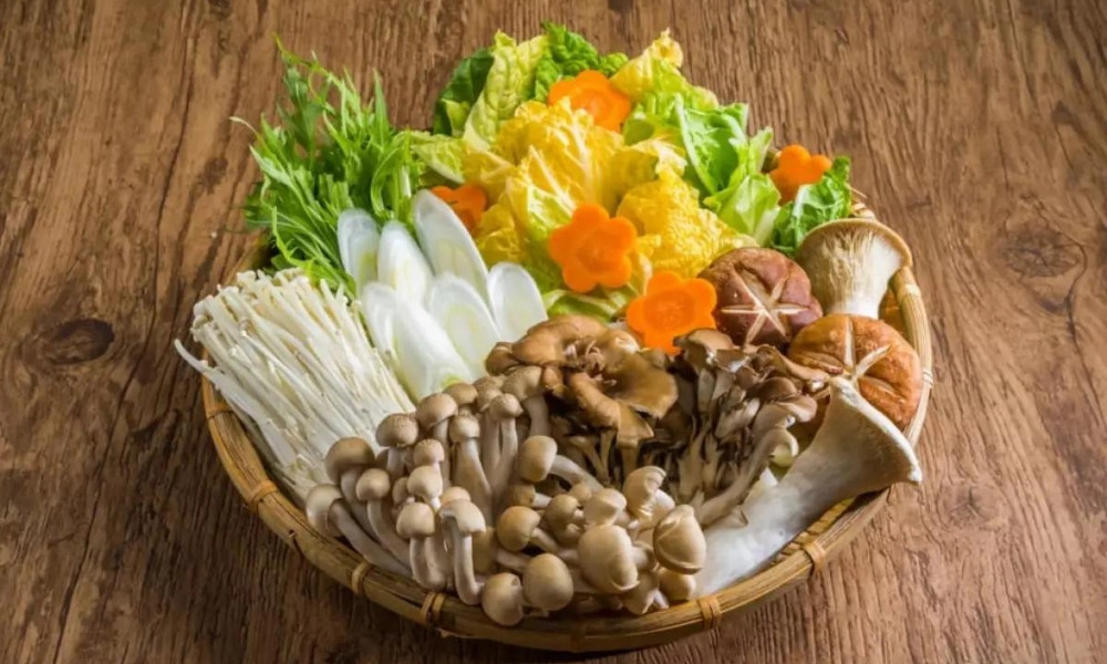 Sơ chế nguyên liệu làm lẩu chay chua cay